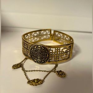 Necklace choker for tiny neck